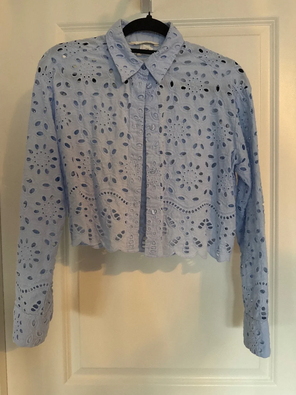 H&M Blue Cotton Eyelet Embroidered Button Down Shirt Size S